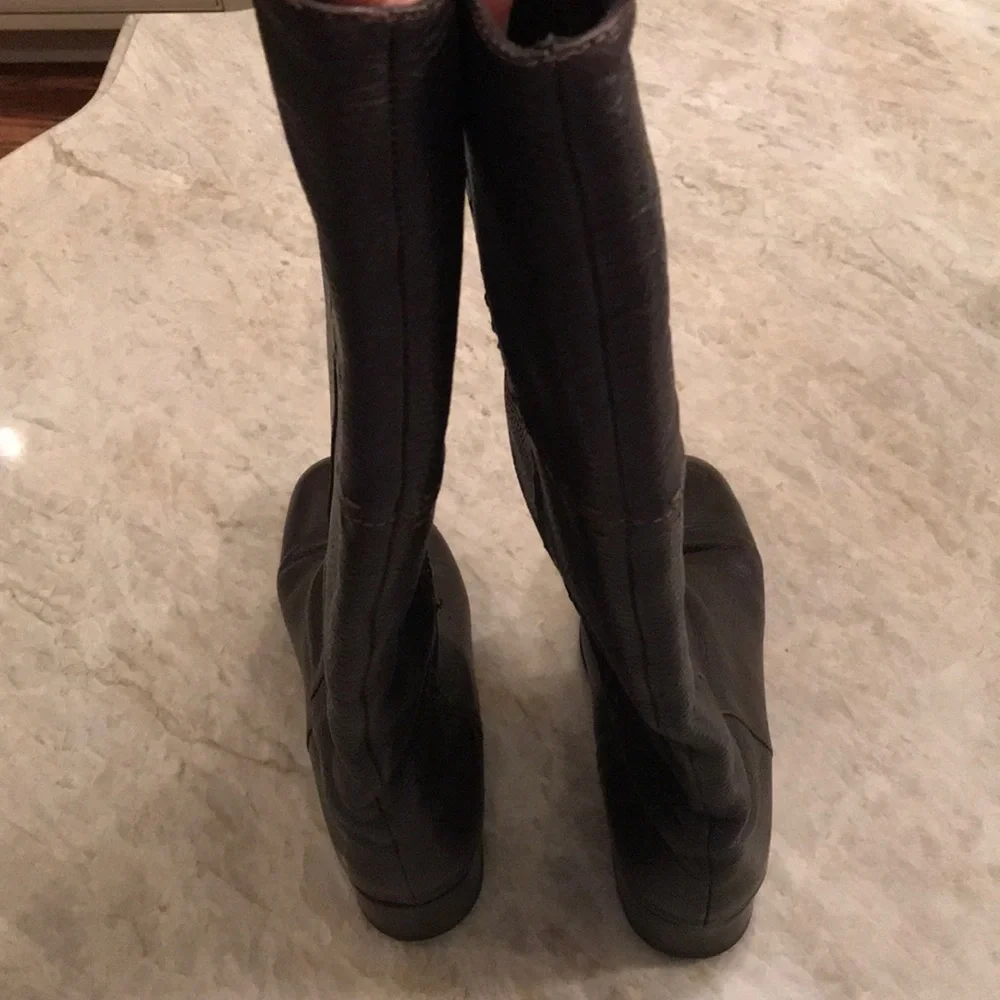 💯 authentic Fendi chocolate boots sz 38